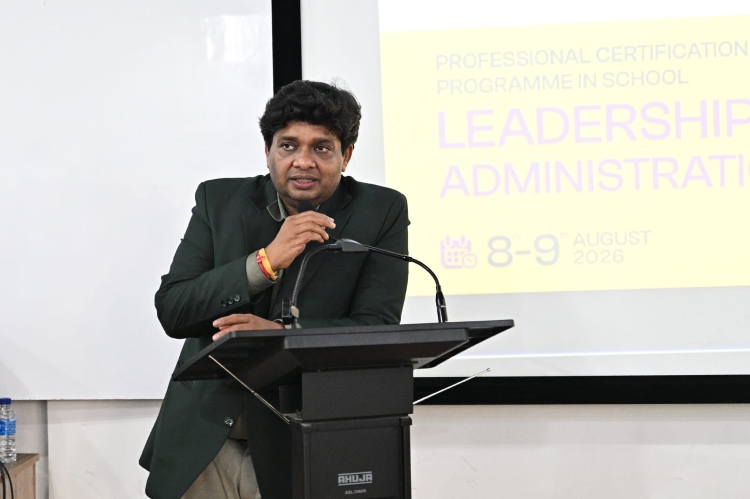 CA Sanjay Gupta addressing the cohort from the lectern